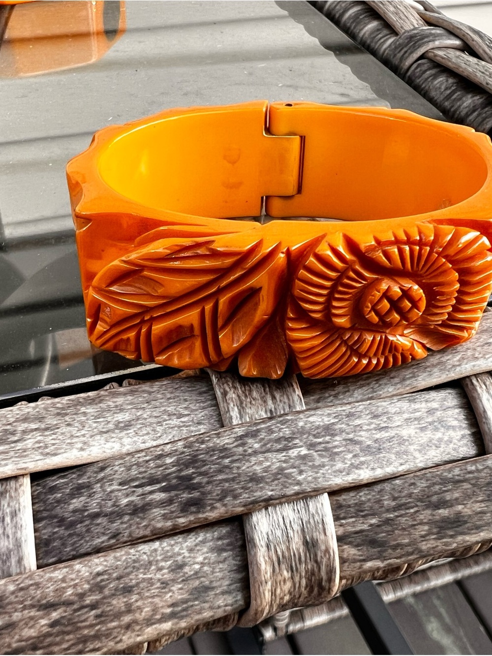 Vintage Butterscotch hinged Bakelite bangle